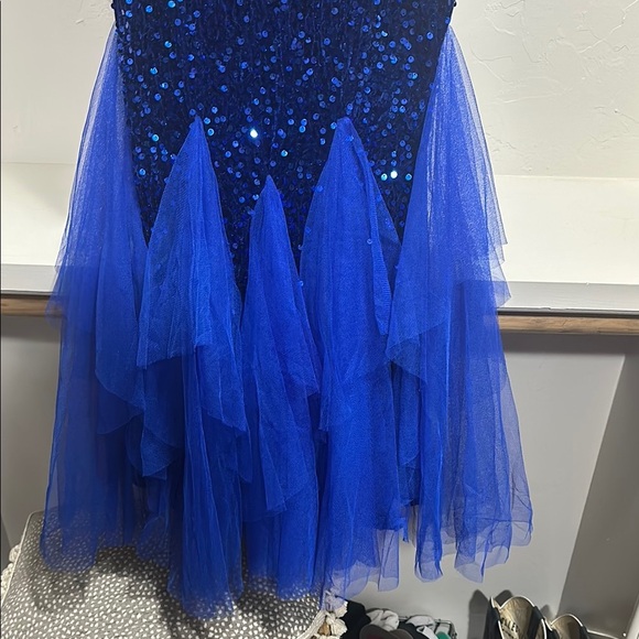 Formal Blue Dress with Sparkling Sequins and Flowing Tulle Skirt - Picture 2 of 7